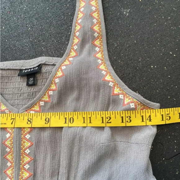 Torrid Top Womens Sleeveless Gauze Embroidered V-Neck Tank Gray Size 00 - Picture 8 of 10